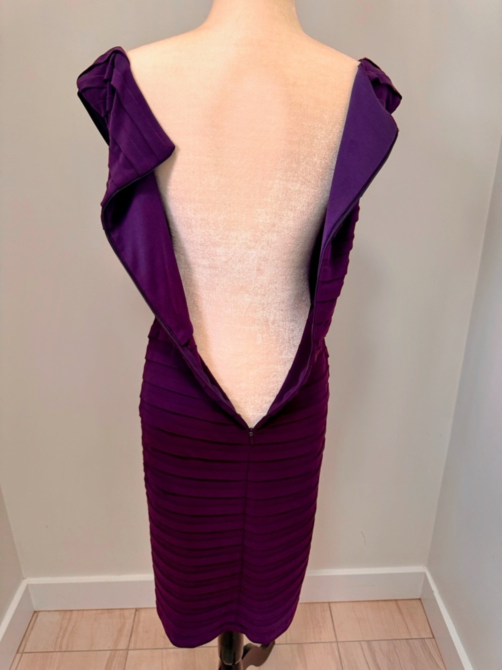 Dark Purple Bandage or Shutter Pleat Dress V Neck Midi Sz 2 -4 - Picture 8 of 13